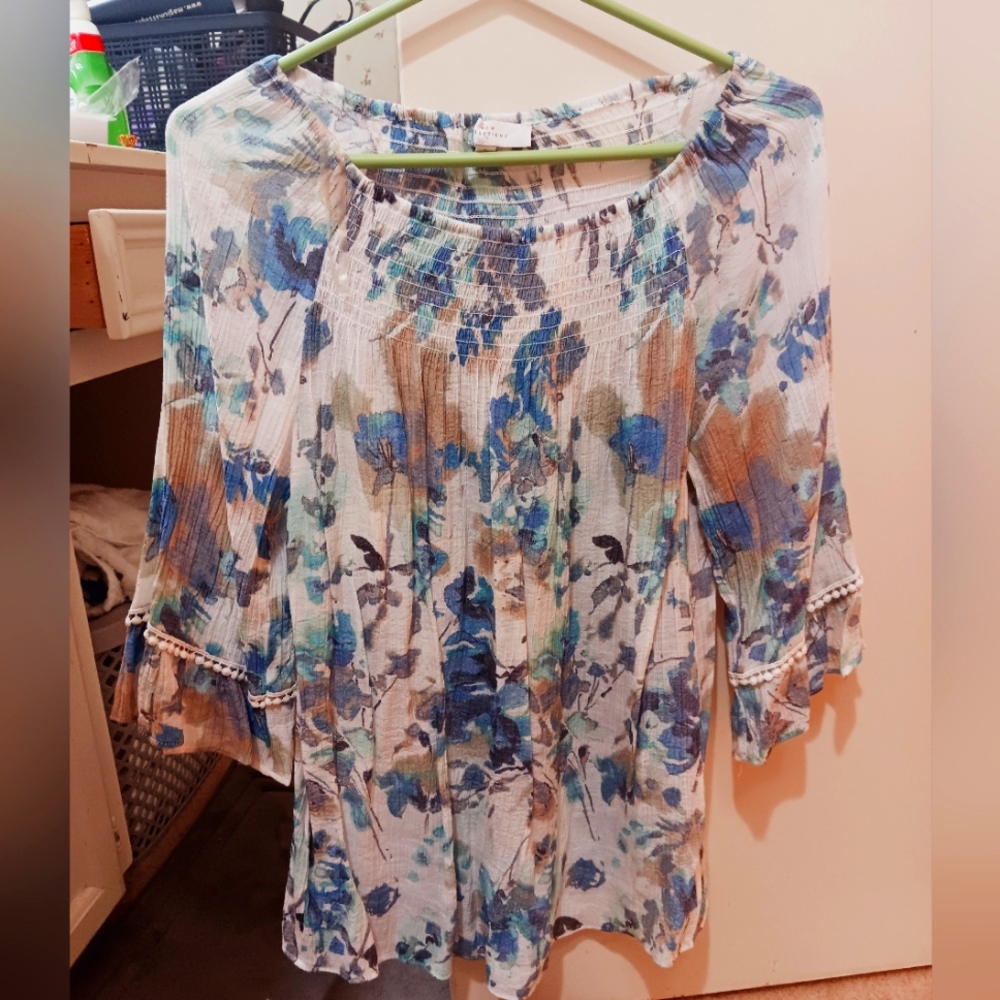 Women's airy linen floral top